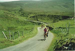 während unserer Radtour durch das Maam Valley hat man die Connemara Mountains immer im Blickfeld.