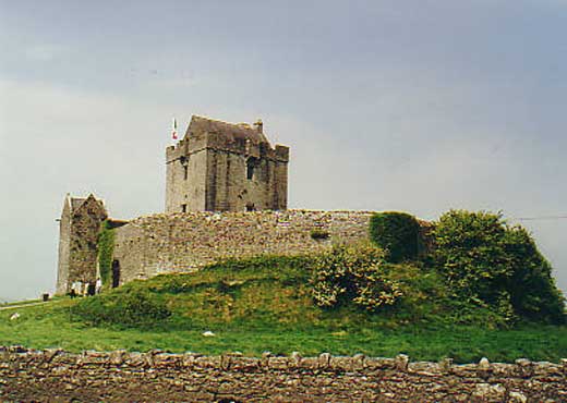 Das Dungaire-Castle passieren wir auf unseren Connemara Radtouren